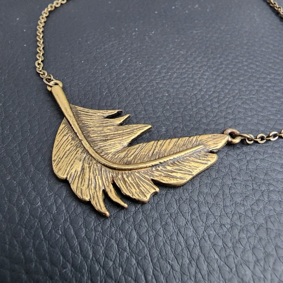 Bronze feather necklace - Picture 2 of 4